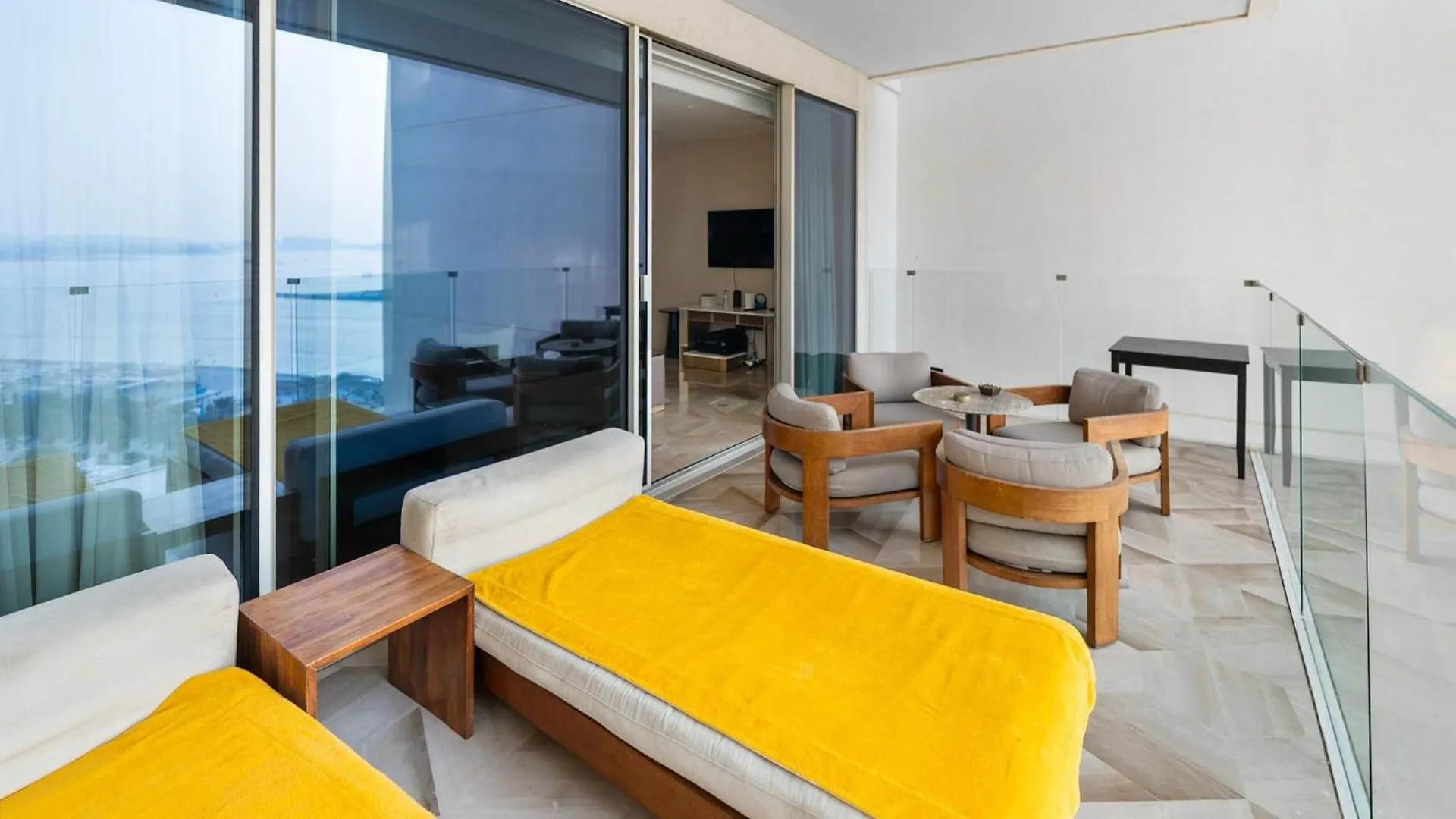 アパート Five Palm Residences Sea View ドバイ