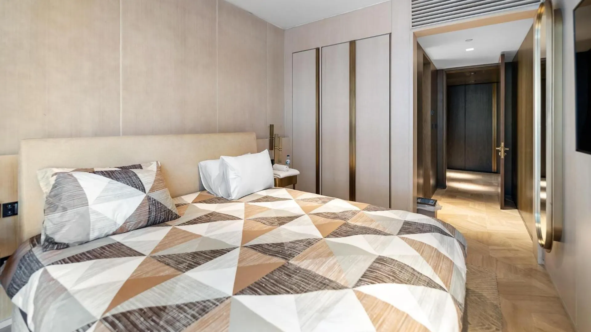アパート Five Palm Residences Sea View ドバイ アラブ首長国連邦